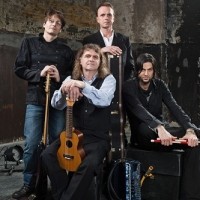 Wenzel & Band<br><small>La Guitarra Al Hombro<br>ZUSATZKONZERT!</small>