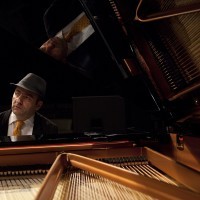 <small><small><small>„30 Jahre armenische Botschaft in Deutschland“</small></small></small><br><small>Vahagn Hayrapetyan 'HipNoyZ' Trio featuring Harutyun Chkolyan</small> 
