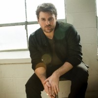 Chris Young<small><br>Support: Frankie Davies</small>