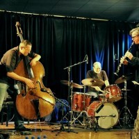 <small><small>jazzwerkstatt präsentiert<br></small></small>Absolute Trio<br><small>Ab Baars - Meinrad Kneer - Bill Elgart</small>