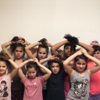 Move In Between<br><small>Premiere!<br>Regie & Choreographie:<br> Ronni Maciel</small>